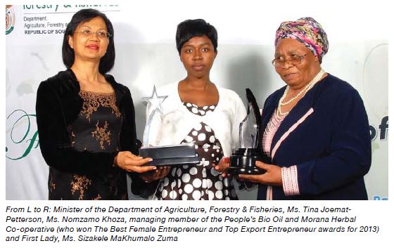 From L to R: Minister of the Department of Agriculture, Forestry & Fisheries, Ms. Tina Joemat- Petterson, Ms. Nomzamo Khoza, managing member of the Peopleâ€™s Bio Oil and Morana Herbal Co-operative, Ms. Sizakele MaKhumalo Zuma
