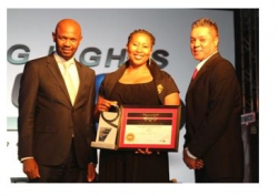 SLG:BBQ Awards:Winner of the Spring Lights Gas, BBQ CSI Ubuntu award went to Nedbank . Ms Kone Gugushe - Div Executive for CSI at Nedbank accepts the award from Mr D. Dhlomo, Chairman of SLG (left). Lindsay King - Editor of BBQ & Leadership Magazine.