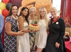 Talk Sign 2017:Left to right:Lauren Ginn,Riona Jagathpal, Kathrin Kidger and Shelley Ferreira (all Talk Sign 2017 Ambassadors) with Anna Kelly (Brand Manager, Chateau Gateaux).